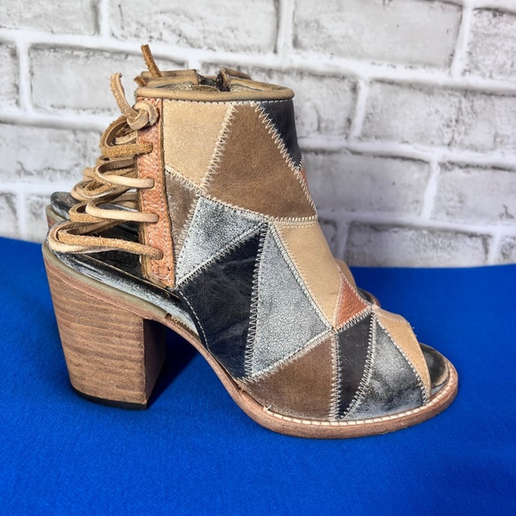 🦅|•FREEBIRD BY STEVEN•| BAY Patchwork Bootie Sandal Lace Up Back Size 9 - Picture 3 of 12
